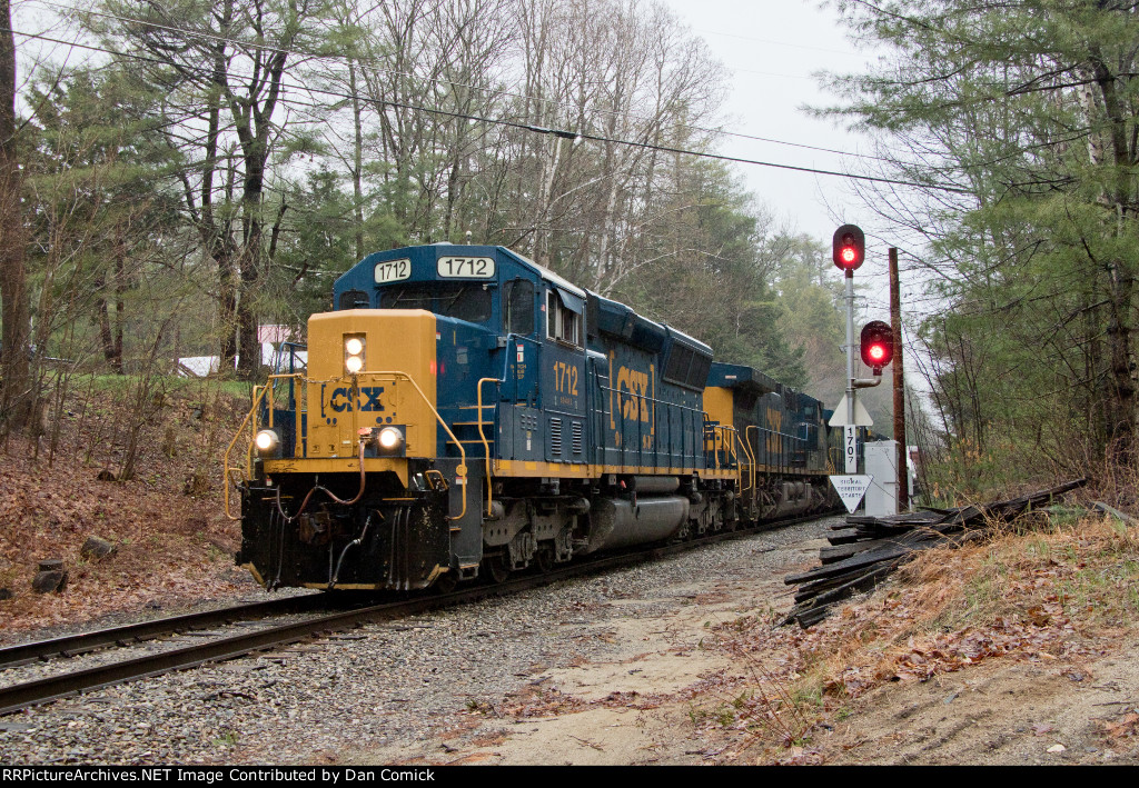 CSXT 1712 Leads M427 at Cobb's Bridge